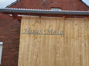 Huus Meta Modern retreat